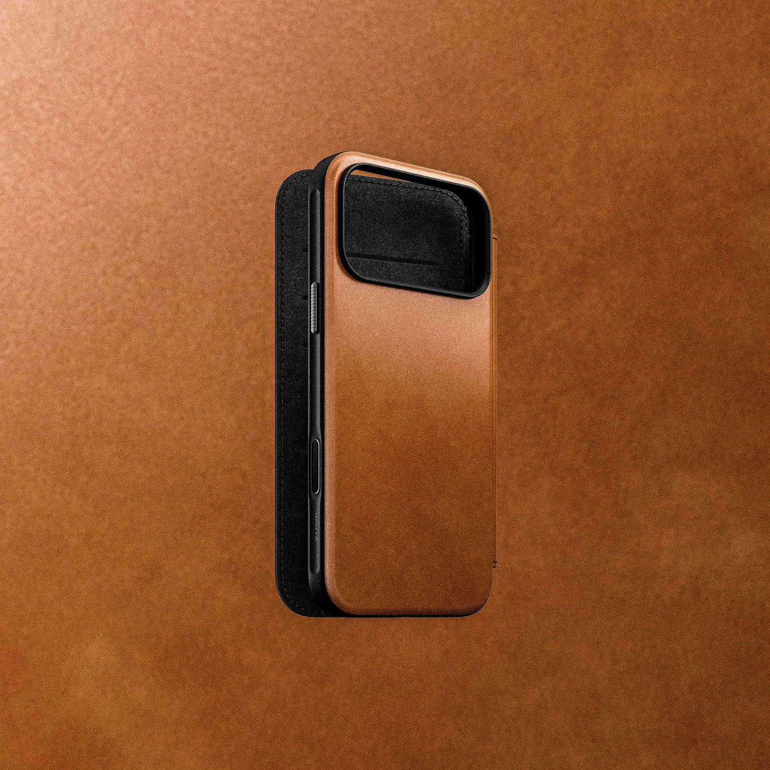 Nomad Modern Folio - Nomad Leather - iPhone 17 Pro Max - English Tan
