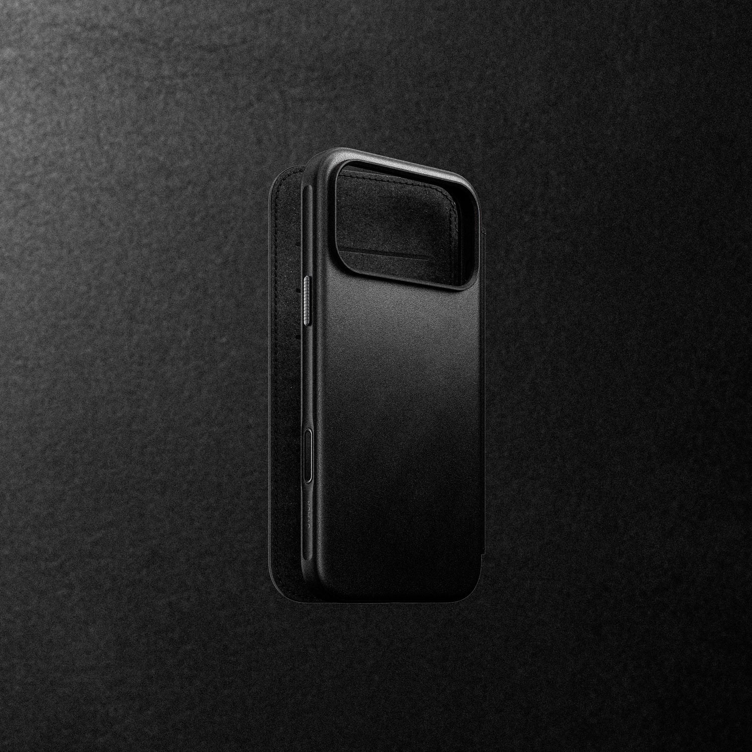 Nomad Modern - Nomad Leather Folio - iPhone 17 Pro Max - Black
