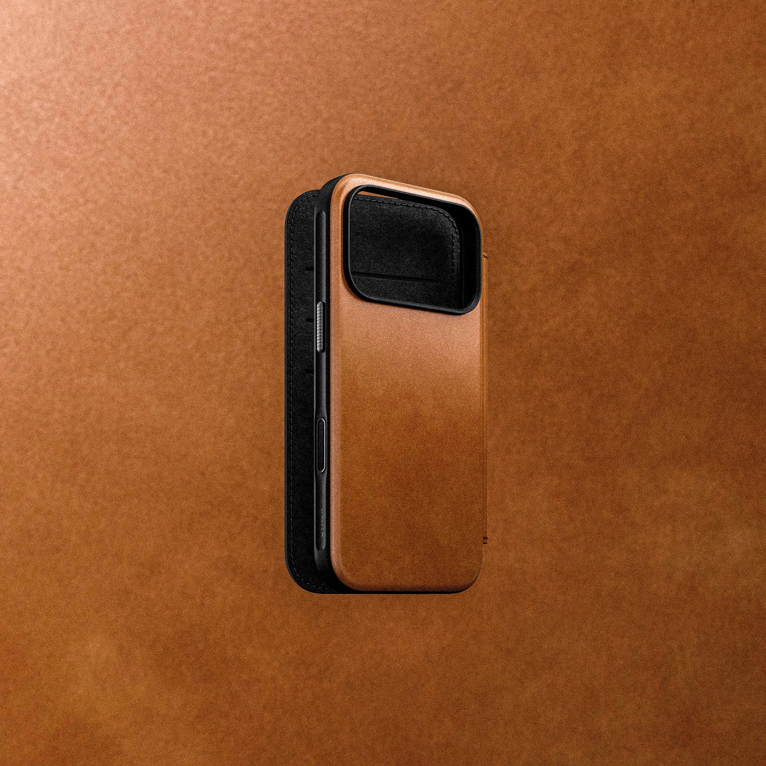 Nomad Modern Folio - Nomad Leather - iPhone 17 Pro - English Tan
